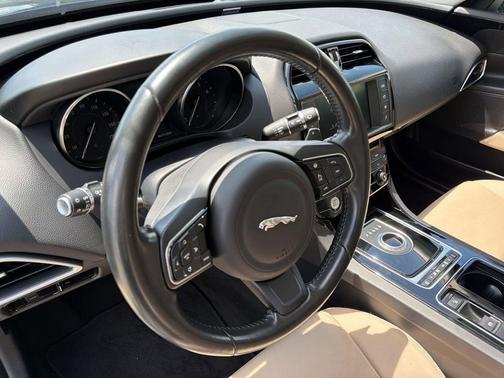 Loire Blue 2018 Jaguar XE 25t