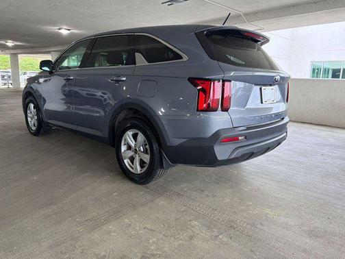 Everlasting Silver 2021 Kia Sorento LX