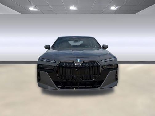 Dravit Grey Metallic 2026 BMW i7 xDrive60