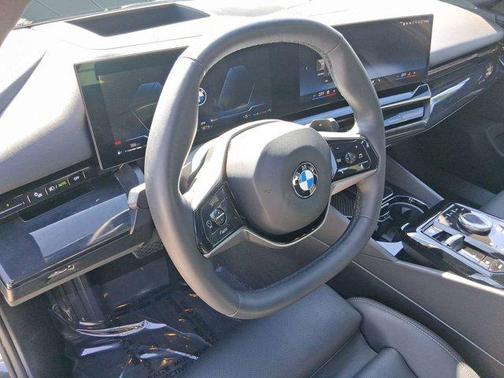 2025 BMW 530 530i