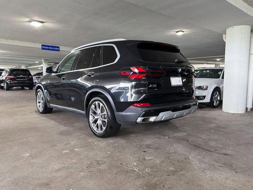Black Sapphire Metallic 2024 BMW X5 sDrive40i