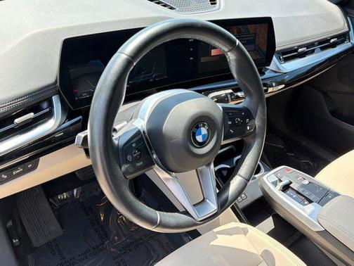 Mineral White Metallic 2025 BMW X1 xDrive28i