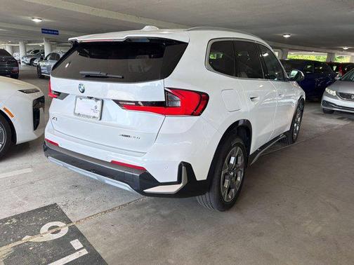Mineral White Metallic 2025 BMW X1 xDrive28i