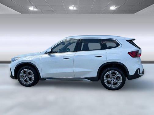 Mineral White Metallic 2025 BMW X1 xDrive28i