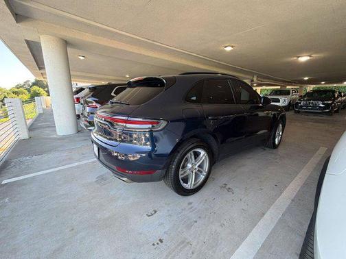 Night Blue Metallic 2020 Porsche Macan Macan