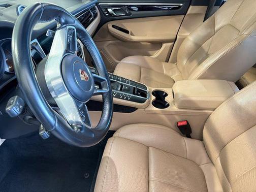 Night Blue Metallic 2020 Porsche Macan Macan