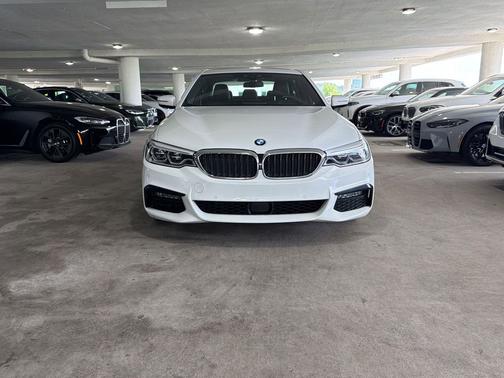 Alpine White 2019 BMW 540 540i