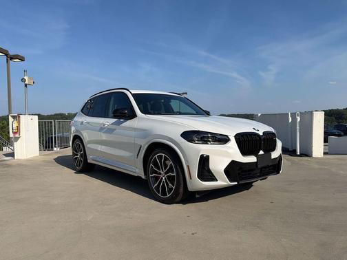 Mineral White Metallic 2023 BMW X3 M40i