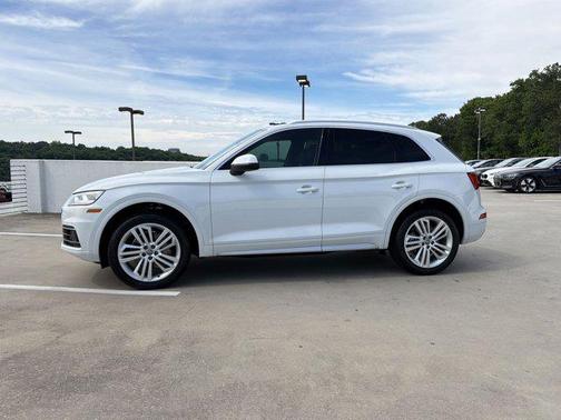 Glacier White Metallic 2020 Audi Q5 45 Premium Plus