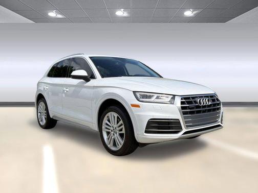 Glacier White Metallic 2020 Audi Q5 45 Premium Plus