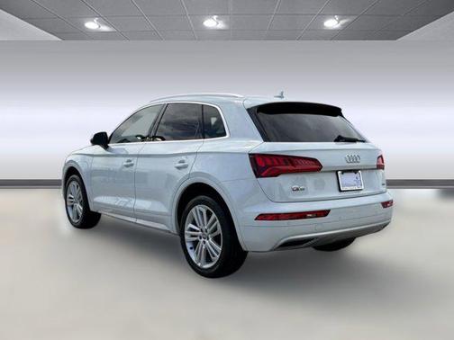 Glacier White Metallic 2020 Audi Q5 45 Premium Plus