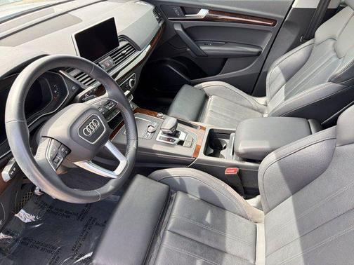 Glacier White Metallic 2020 Audi Q5 45 Premium Plus
