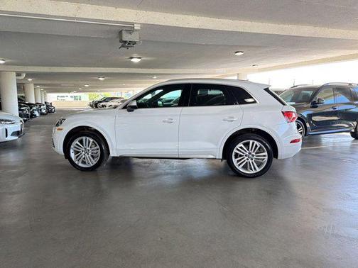 Glacier White Metallic 2020 Audi Q5 45 Premium Plus