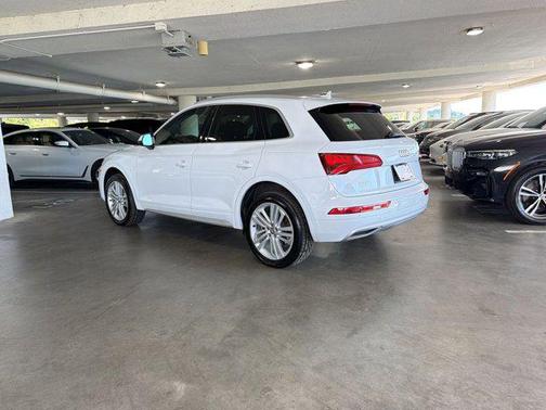 Glacier White Metallic 2020 Audi Q5 45 Premium Plus