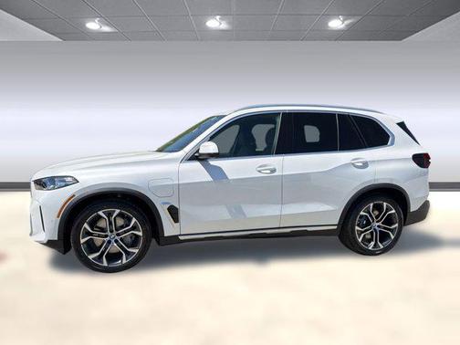 Mineral White Metallic 2026 BMW X5 PHEV xDrive50e