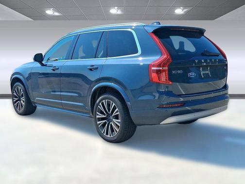 2022 Volvo XC90 T5 Momentum