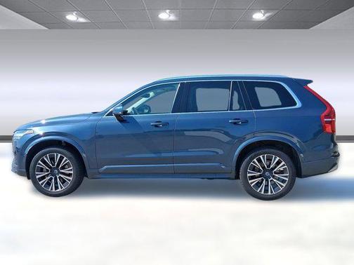 2022 Volvo XC90 T5 Momentum