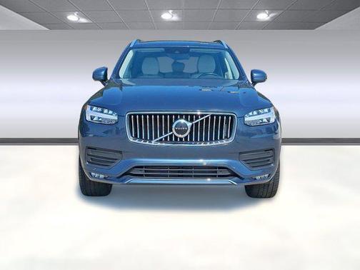 2022 Volvo XC90 T5 Momentum