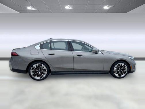 Oxide Grey Metallic 2026 BMW 530 530i