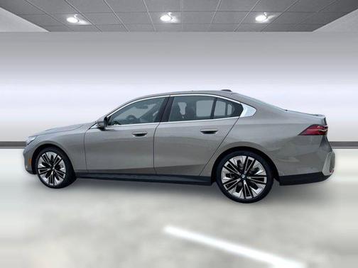Oxide Grey Metallic 2026 BMW 530 530i