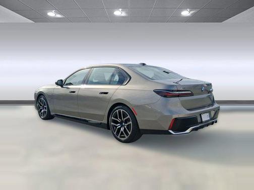 2025 BMW 750e i xDrive