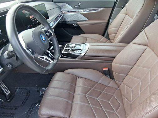 2025 BMW 750e i xDrive