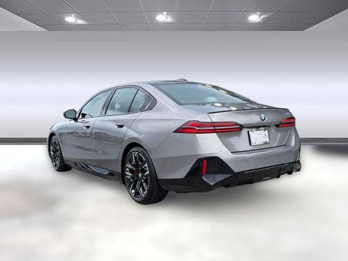 Oxide Grey Metallic 2026 BMW i5 M60