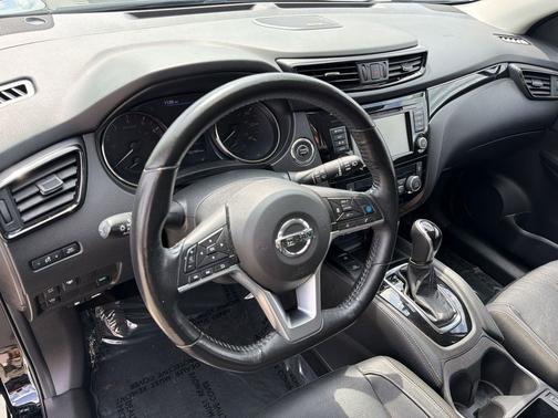 Magnetic Black Pearl 2019 Nissan Rogue Sport SL