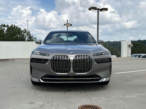 Oxide Grey Metallic 2026 BMW i7 eDrive50