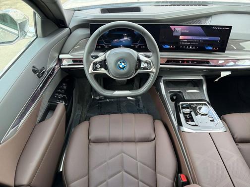 Oxide Grey Metallic 2026 BMW i7 eDrive50