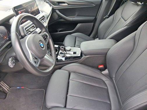 2023 BMW X4 xDrive30i