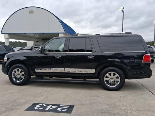 2014 Lincoln Navigator Base