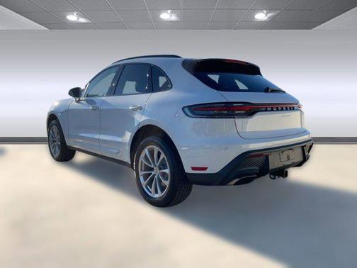 2025 Porsche Macan AWD