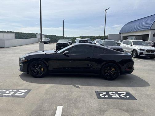 2022 Ford Mustang EcoBoost