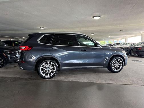 Arctic Grey Metallic 2022 BMW X5 xDrive45e