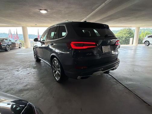 Arctic Grey Metallic 2022 BMW X5 xDrive45e