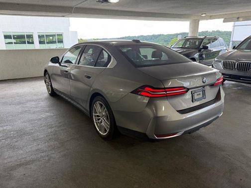 2024 BMW 530 i