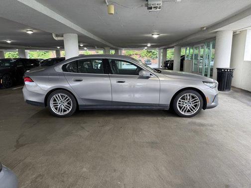 2024 BMW 530 i