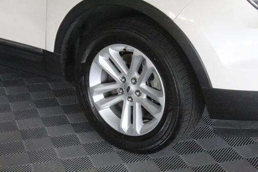 Photo 3 of 51 of 2013 Ford Explorer XLT