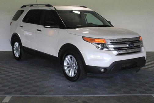 Photo 2 of 51 of 2013 Ford Explorer XLT