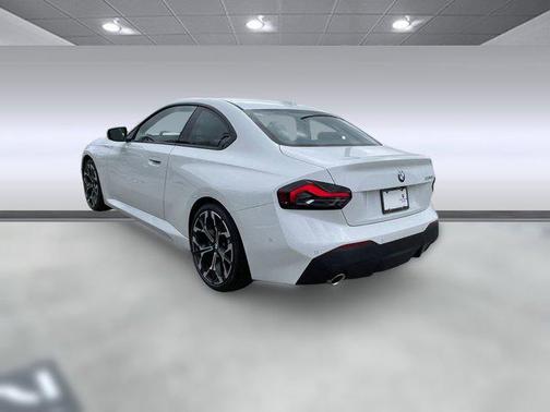 2025 BMW 230 i