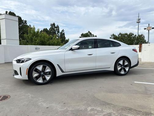 Mineral White Metallic 2026 BMW i4 Gran Coupe eDrive40