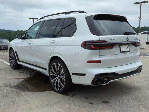 2026 BMW X7 M60i