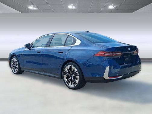 2025 BMW 530 i