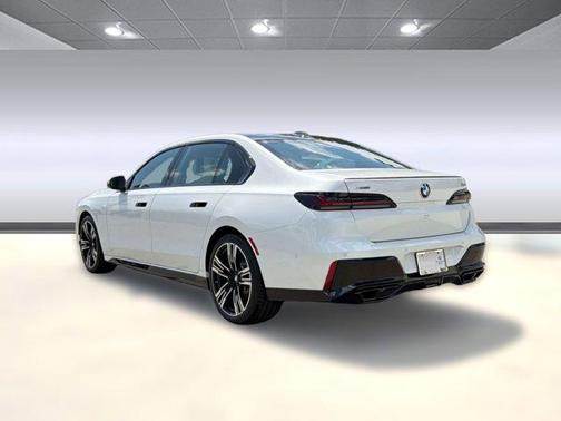 Mineral White Metallic 2026 BMW 760 xDrive
