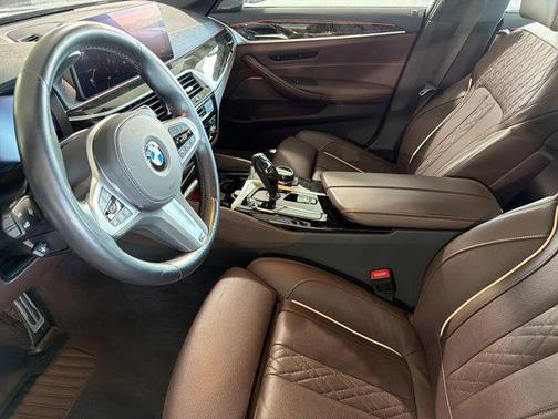 Skyscraper Gray Metallic 2023 BMW 540 i