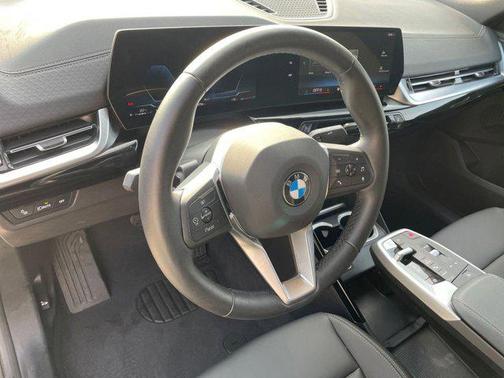 2025 BMW X2 xDrive28i
