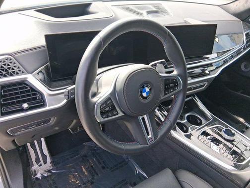 2025 BMW X7 M60i