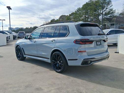 2025 BMW X7 M60i
