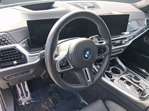 2025 BMW X7 M60i